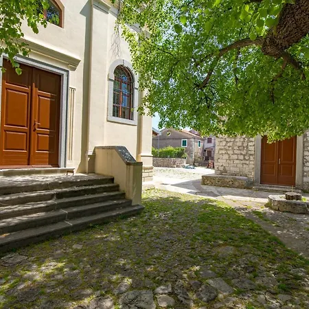 House Bajota With Terrace And Sea View Feriehus