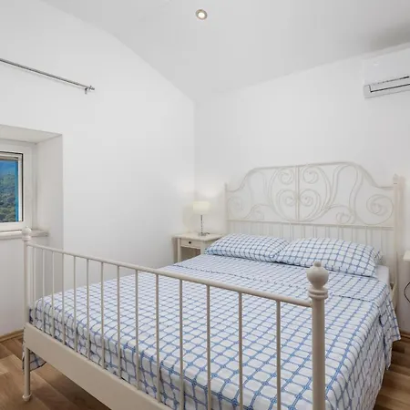 House Bajota With Terrace And Sea View Feriehus Beli