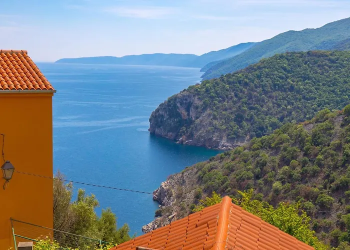 Feriehus House Bajota With Terrace And Sea View Beli