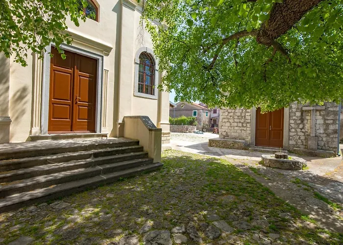 House Bajota With Terrace And Sea View Feriehus