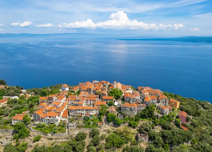 House Bajota With Terrace And Sea View