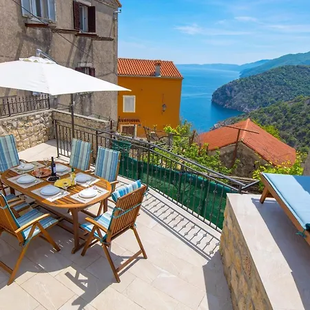 House Bajota With Terrace And Sea View