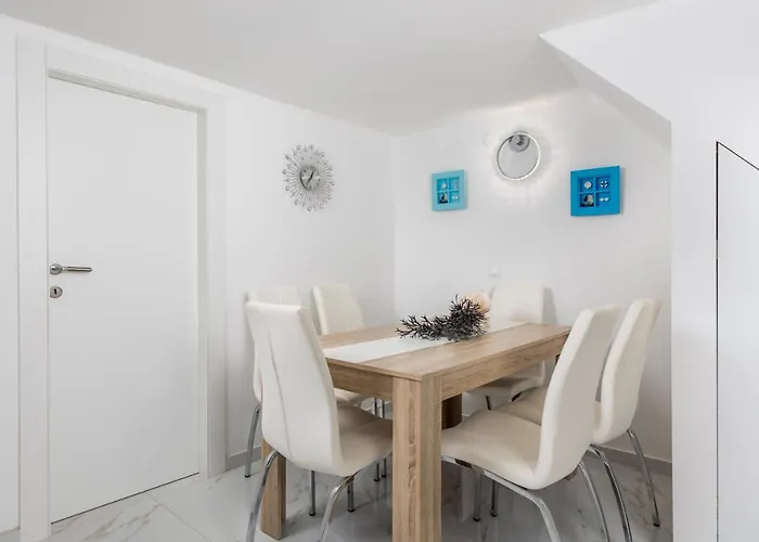 House Bajota With Terrace And Sea View Casa vacanze *