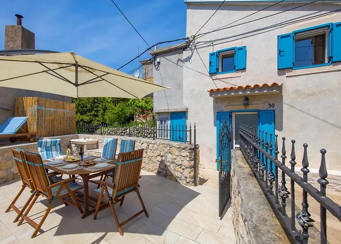 House Bajota With Terrace And Sea View Tatil Evi *