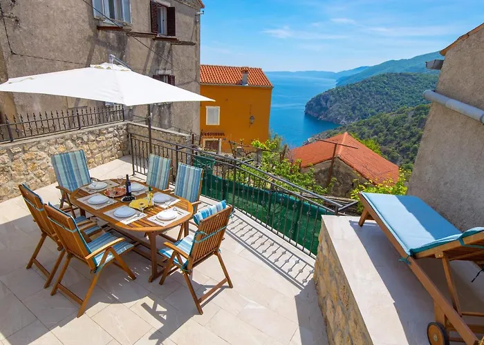 House Bajota With Terrace And Sea View