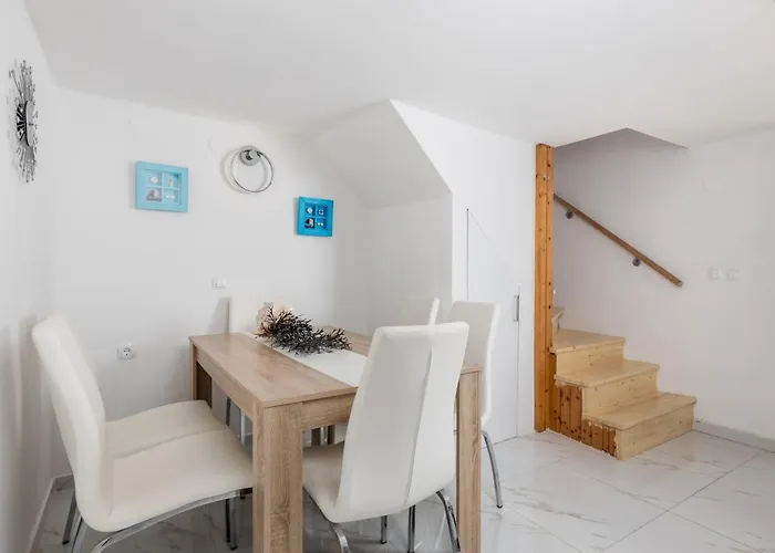 House Bajota With Terrace And Sea View Tatil Evi Beli